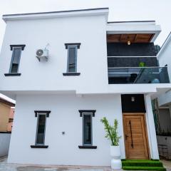 5 bedroom classy fully furnished