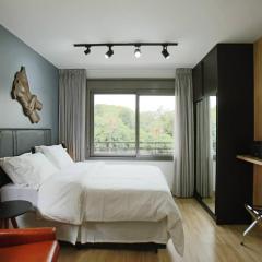 Apto frente parque com vista e piscina