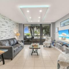 2 Bed Beachfront Condo With Pool Views