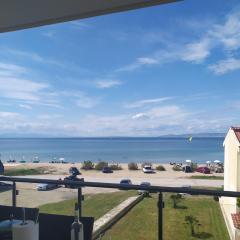 Luxury apartment in front of the Sea in Agia Triada