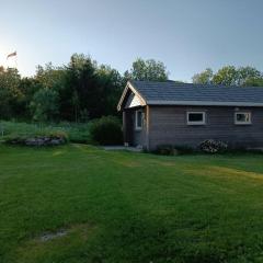 Cozy guesthouse in quiet area of central Leknes