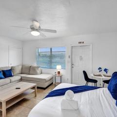 Waves On Desoto Deluxe Studio # 4