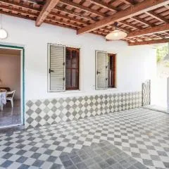2 Bedroom Cozy Apartment In Ricadi