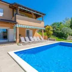 Villa Ida, a charming villa in a rustic setting