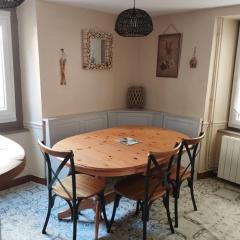 Maison de village dans une rue calme