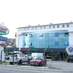 Ren Business Hotel