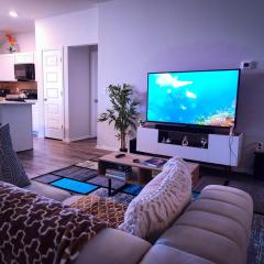 Cozy Room In Modern & Serene Home near Hospitals & Attractions