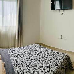 Habitación con cama matrimonial