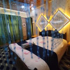 Houseboat New Shamus Maqbool