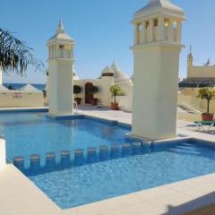 Unique apartment with rooftop pool & amazing views