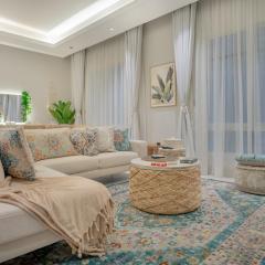 Layali Properties - Boho Oasis 3BR Apt - Convention and Exhibition Center