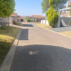 Cottonwood Close