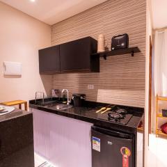 Estudio Mar´Bella Pertinho da Praia c/ Cozinha completa e Garagem privado, ArCond e Wifi Veloz