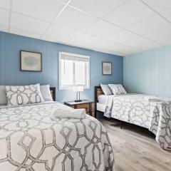 Cozy 1-Bedroom Suite Steps from the Beach (464)