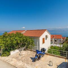 2 Bedroom Nice Apartment In Sutivan