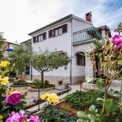 Apartments with parking space Rovinj - 22528