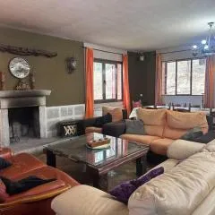 Casa para fiestas 16 personas, barbacoa y terraza