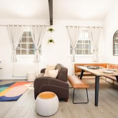 Wood Street - Stylish Prime Location Apartment by VICHY