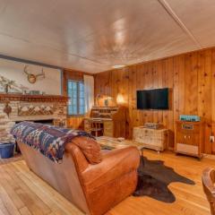 Springbrook · Cozy 2BR Mt. Hood Cabin, Fireplace & Retro Kitchen