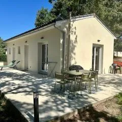 Maison neuve, cadre apaisant,jacuzzi et piscine