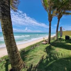 Condomínio Exclusivo à Beira MAR - CASA de 04 quartos com piscina e churrasqueira