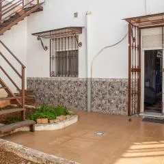 2 Bedroom Nice Home In Alcalá Del Río