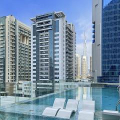 WelHome - Opulent Retreat With Panoramic Cityscape Views