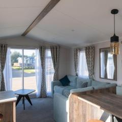 Pinewoods Park Classic no.4 - sleeps 6 – no dogs