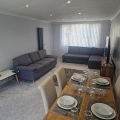 Stylish & Modern 2 Bed House With Free Parking Leeds