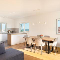 Seaview 3 Bed Apartment Sleeps 6 with Sea Views