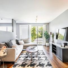 2 Br Oak Lawn Condo Wfh Setups Gated Parking