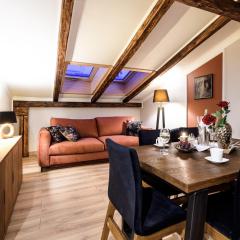 Air-conditioned attic apartment Old Town Main Railway Station