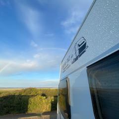 CAMPING-SYLT Wohnwagen mit Blick aufs Meer