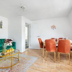 Bright n' Charming Air Conditioned Two Bed in Heart of London