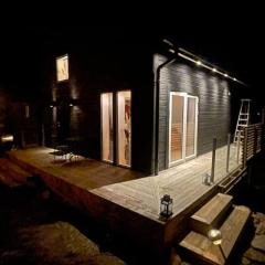 AC och nära sjö, fri parkering och städ,Wifi 100 mbit