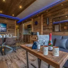 Appartement chalet 2 chambres, centre Courchevel 1850, ski à 150m, WIFI - FR-1-631-213