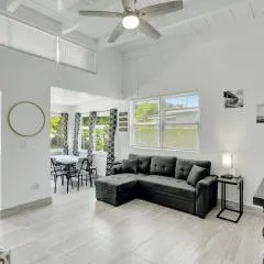 2BR 1BA Home near Nightlife and Beach