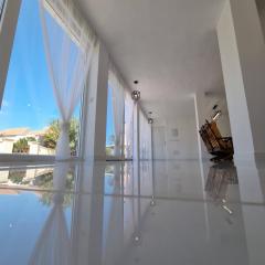 Villa Blanca Vista al mar, 30metros de la playa