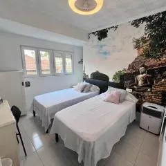 Novelda Centro Habitaciones con baño privado y compartido , cocina y terraza