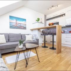 Minimalist's Dream - sunny cozy studio in New Town