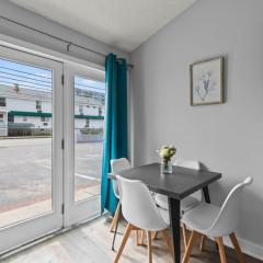 Cozy King Suite Steps to the Beach (441)