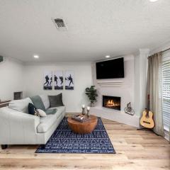 Walkable Montrose 2BR Music Retreat Sleeps 10