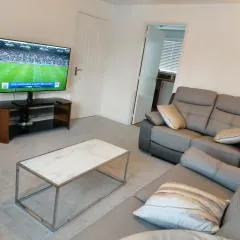 Modern Entire 3-Bedroom House in Rugby