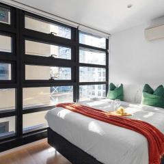 2BR Apt Next to Melbourne Central with City Views