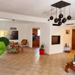 Maison agréable avec grands volumes