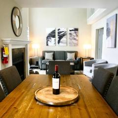 Cozy, 4 Bedroom Chalet, 10 min walk to Village