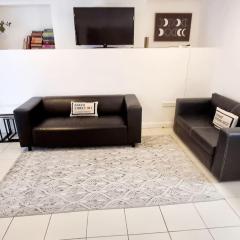 Evo B - 1 Bedroom Flat 2 Min Walk to Station & Town Centre