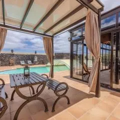 Luxury Canarian villa with large pool in Costa Teguise