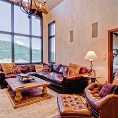 Highlands Lodge 405 by East West Hospitality