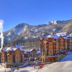 Ski-In & Out at Canyons, Pet-Friendly, Cozy Fireplace, Sleeps 10